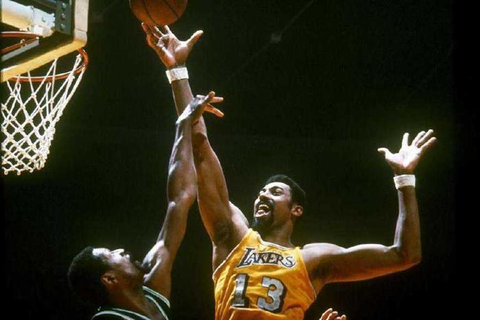 32分30板！霍华德这个双30有多难？71年来仅19人，一人拿过103次