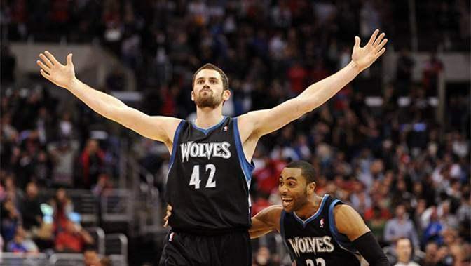 32分30板！霍华德这个双30有多难？71年来仅19人，一人拿过103次