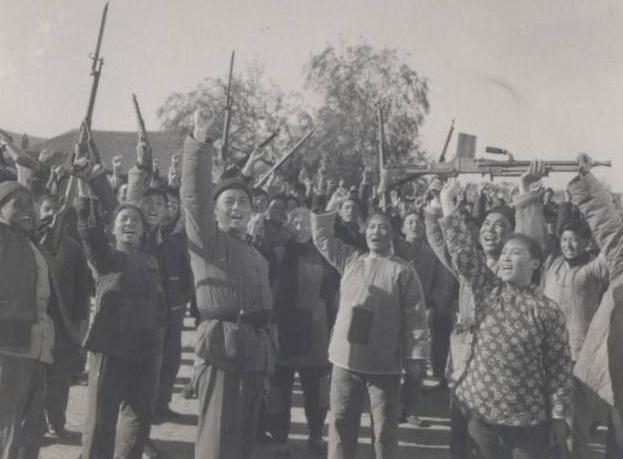 中国第一女匪首领，行为不人不鬼，24岁被枪决时高喊6个字！