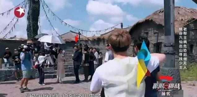 他因中国籍韩星被抹黑，如今对方却在国内片约不断，豪车出行！
