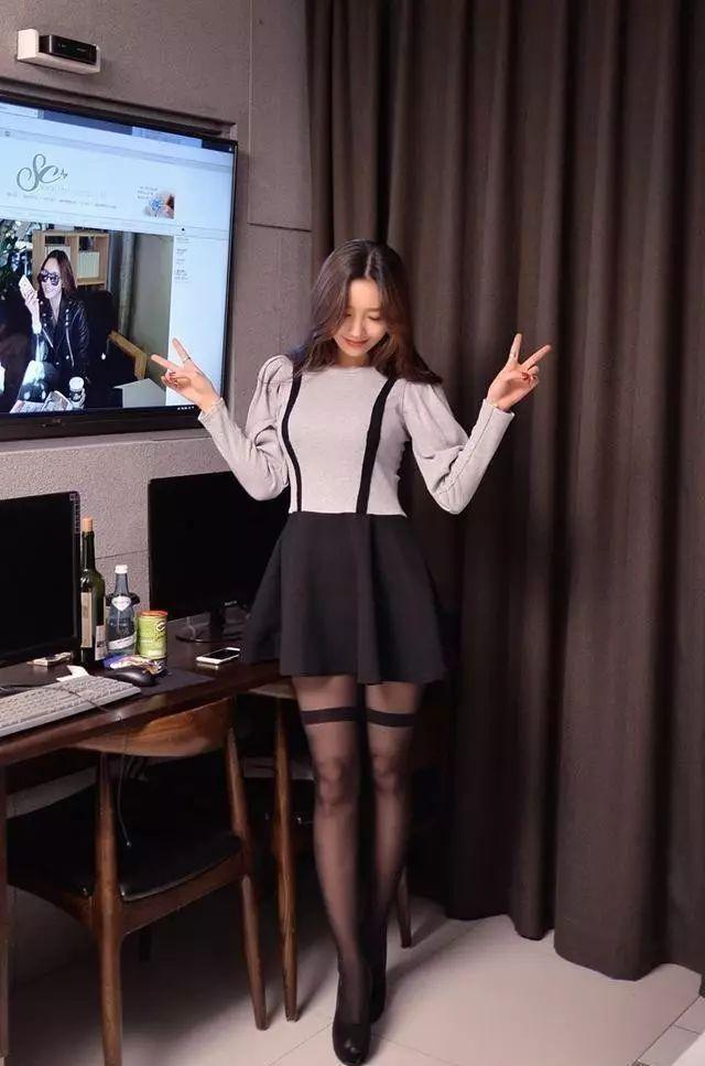 孙允珠情趣黑丝袜性感超短裙, 爽心悦目