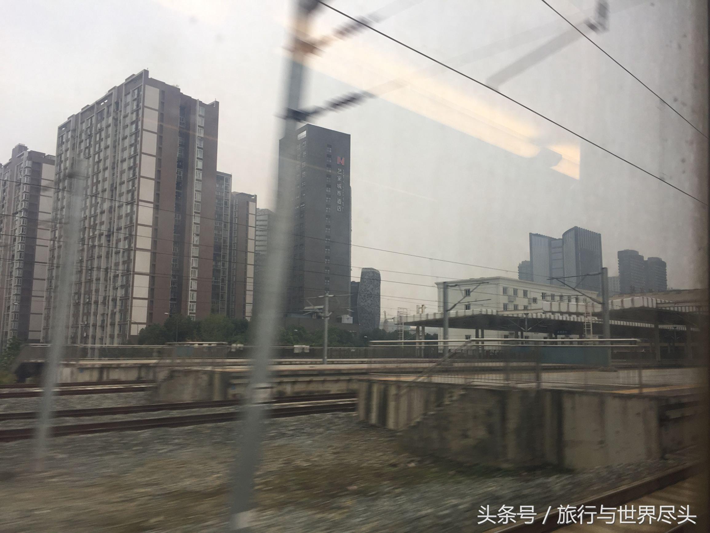 成都东站到双流机场最快的交通方式，而且只需8元