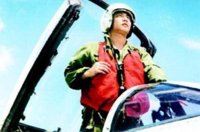 ​英雄王伟已牺牲20年，他守护蓝天，祖国守护他的妻儿做法很暖心