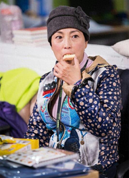 54岁“石榴姐”拥有不老容颜，与林正英分手后嫁玻璃大王