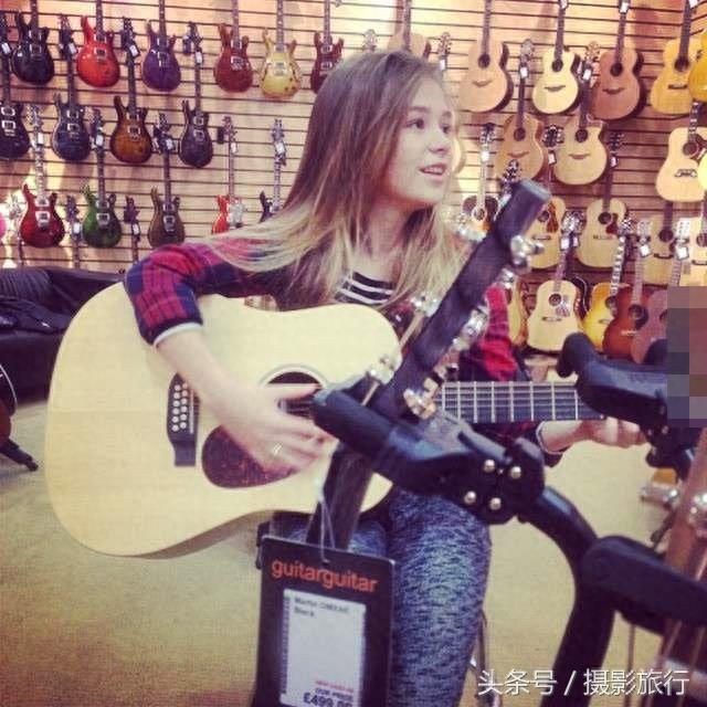 8年前凭歌声走红的小康妮长大了，现在活脱脱是个明朗美少女呢