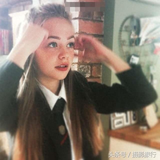 8年前凭歌声走红的小康妮长大了，现在活脱脱是个明朗美少女呢