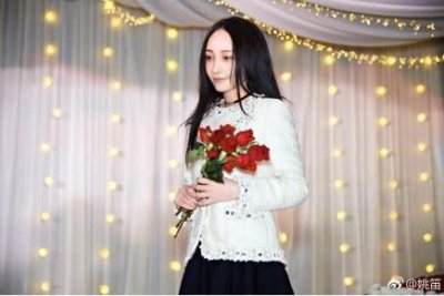 ​姚笛公开婚讯！成功嫁得富豪，网友：恭喜！婚后要守妇道哦！