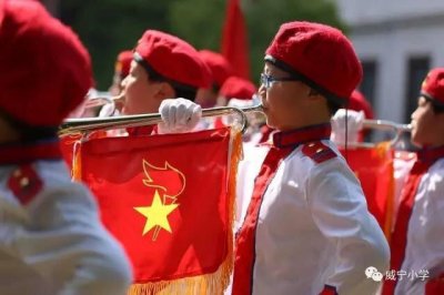 ​鼓点激昂，号声齐鸣——鼓号队比赛实录