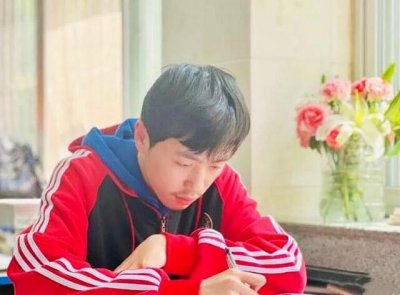 ​河南709分考生收到录取通知书，清华北大都在抢他，最终谁赢了？