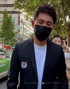 ​还珠格格蒙丹现状曝光！眼睛深邃身材高大变型男，46岁仍在跑龙套