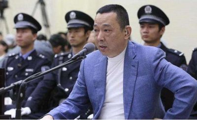​刘汉：首善变首恶，曾为汶川捐款5000万，被抓时缴获一个排的武器