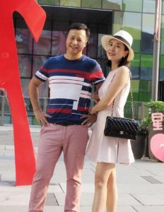 ​著名演员褚栓忠：娶城里小妻子，不买婚房却给农民父母买房