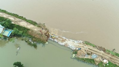 ​山西暴雨90小时：河水决堤、万人转移、山体滑坡