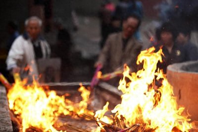 ​为什么中国说他们并不信仰上帝但是基督教在中国明明发展得非常快