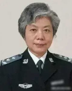 ​再次反转！李玫瑾批评《繁花》被骂惨，网友 : 管不住嘴还玻璃