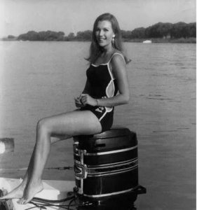 ​首富之母梅耶：马斯克的妈妈，忍受了9年家暴，培养出3个亿万富翁