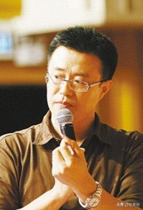 ​白燕升，结婚九个月不抛弃瘫痪妻子，45岁离开央视，50岁儿女双全