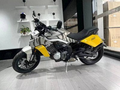 ​奔达·唐刀LFS700目前性价比最高的四缸街车，已经陆续到店