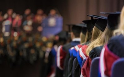 ​大批留学生回国后坐冷板凳，学历如同“废纸”，洋学历不受欢迎了