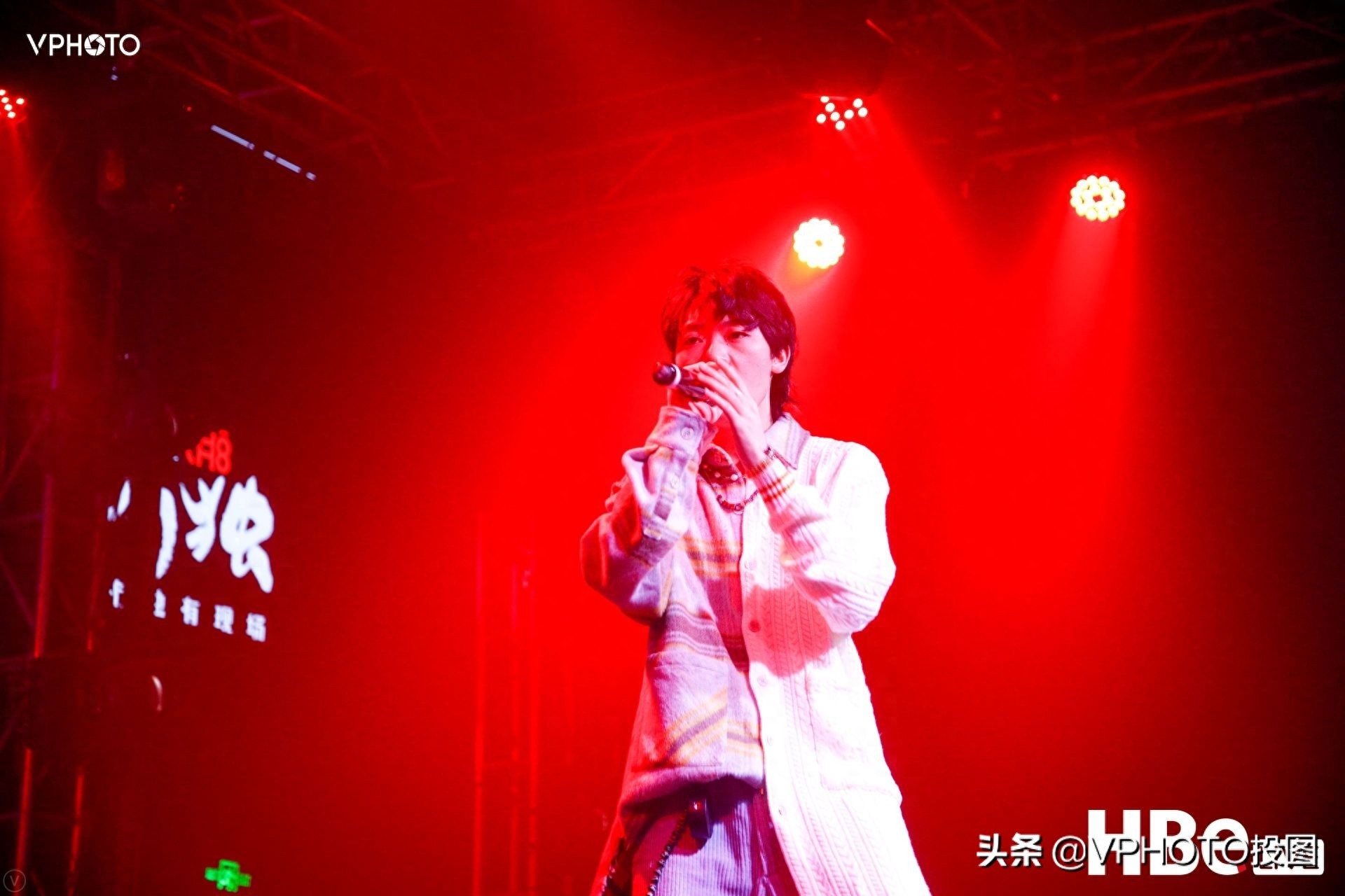 rapper福克斯多图，台上痞帅，台下也有腼腆一面