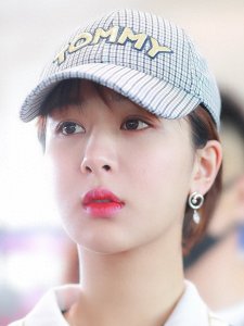 ​哪个明星的头像最好看？网友：最后一张看的心都酥了