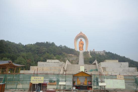 江西斥资10亿建成世界最高佛像: 81米高6年建成, 外镀48公斤黄金