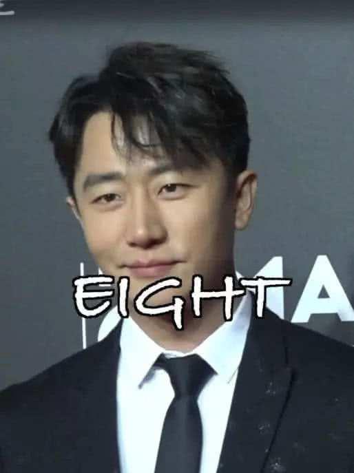 男明星最真实的样子，蔡徐坤素颜长这样，你打多少分？