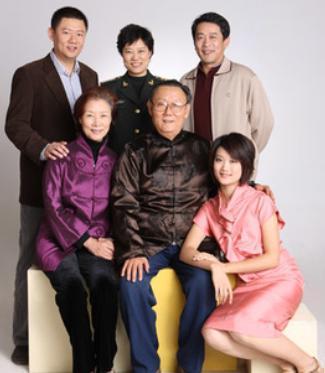 她出道拍戏多年，如今终成影后，被大家称是“最珍贵”的老戏骨！