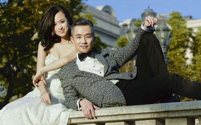 她曾是最美央视主持，为爱辞去央视工作做全职太太，如今生活幸福