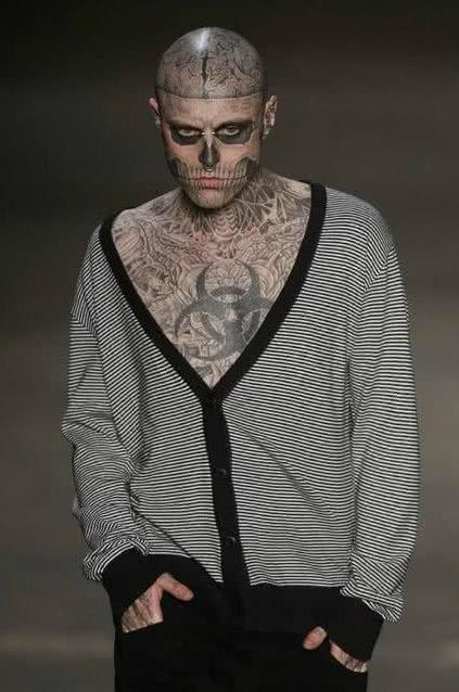 花两亿纹身,最后却自杀结束了自己的一生