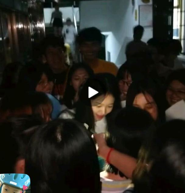 九大厂牌各有活动？张钰琪洪一诺最忙，冯希瑶已经返回到学校？