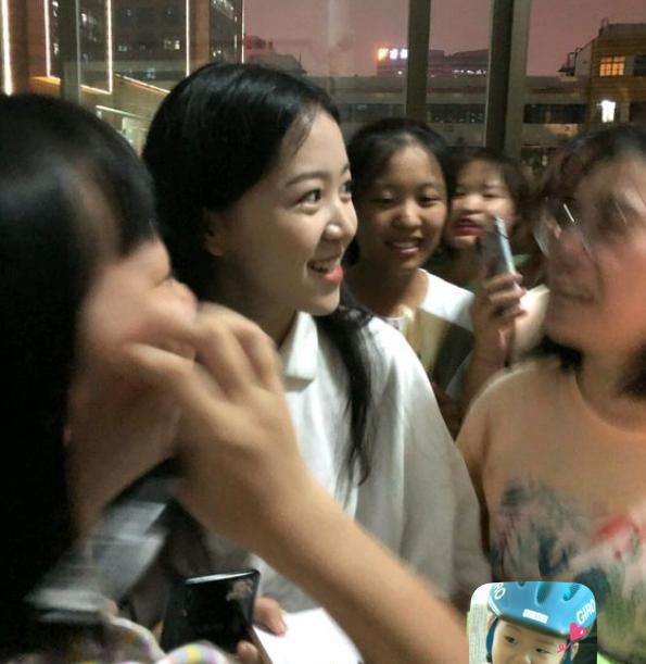 九大厂牌各有活动？张钰琪洪一诺最忙，冯希瑶已经返回到学校？