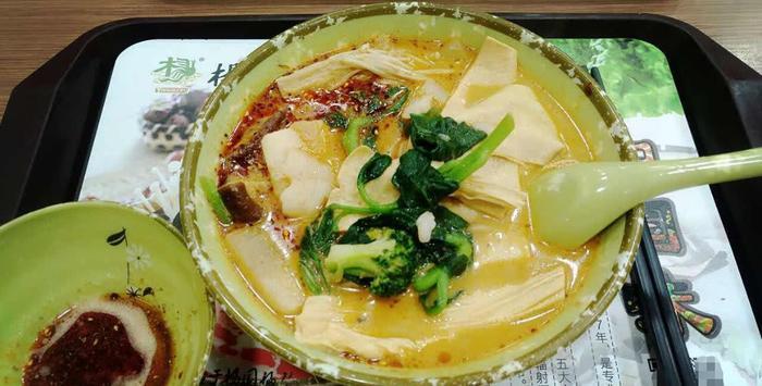 国内人气最高的3家麻辣烫，杨国福未上榜，第三家是“后起之秀”