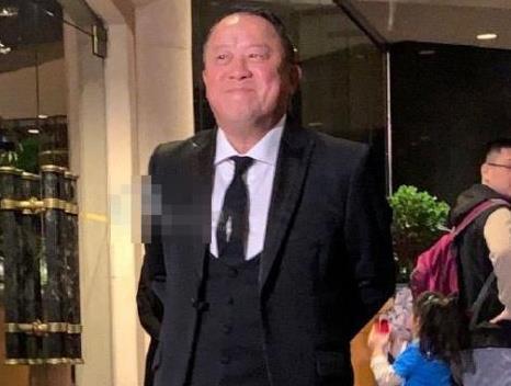 向华强70大寿场面壮大，刘德华最后压轴出场，一个细节暴露人品