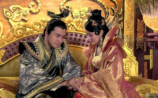 温雅翻脸门介绍(翟凌自己不要脸还讽刺别人)