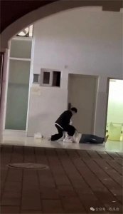 ​「吃瓜」某外事学院情侣争抢手机，疑似女生出轨