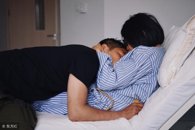 “企鹅病”妈妈赌上性命怀孕，孩子却遗传了她的病，只好忍痛引产