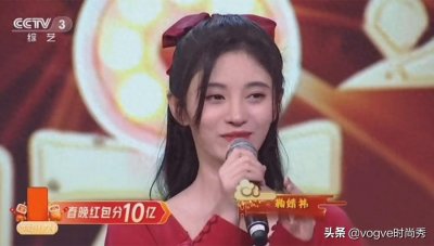 ​鞠婧祎春晚造型曝光，穿喜庆红裙亮相后，这颜值真实存在？