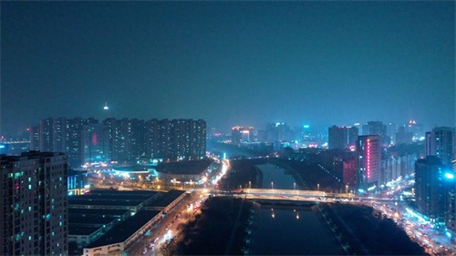 迷人的夜景 时尚的城市，郑州东区明天会更加美好