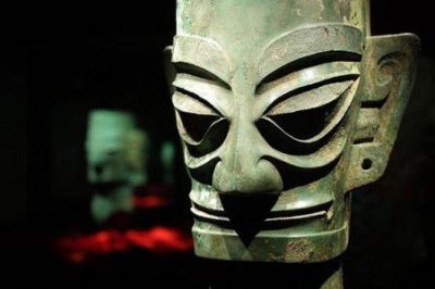 ​三星堆挖掘诡异事件真相 挖出手机 并没有但却发现了神秘的符号