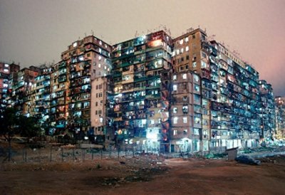 ​香港九龙城寨有多吓人？曾是地球上最拥挤的地方，警察都不敢进去