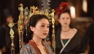 ​何花：最美孟婆，一身红妆，满心欢喜，却一朝心碎