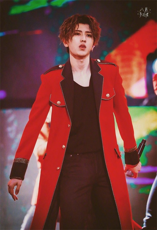 ninepercent北京场见面会，蔡徐坤一身红衣帅气逼人！