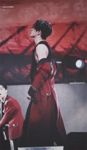 ​ninepercent北京场见面会，蔡徐坤一身红衣帅气逼人！