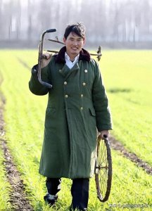 ​大衣哥和草帽姐的收入差别