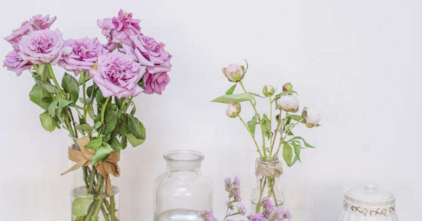 花瓶里的水多久换一次,花插在花瓶里多久换水图2