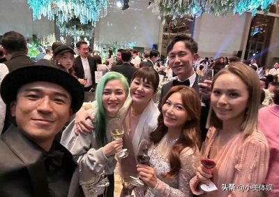 ​47岁范晓萱一头绿发出现在萧敬腾婚礼上，近照大变样，胖到认不出