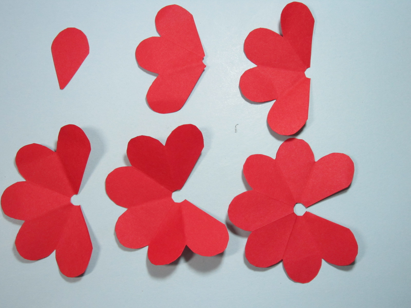 纸玫瑰花的折法(手工玫瑰花的折法步骤图解)