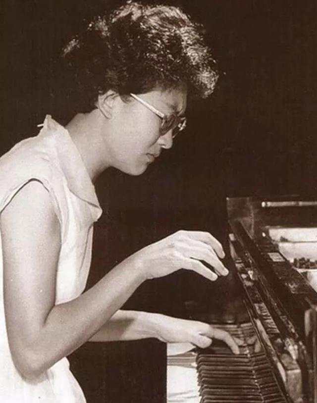 音乐史上钢琴诗人是谁（钢琴诗人顾圣婴）(22)