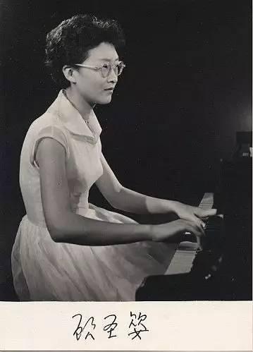 音乐史上钢琴诗人是谁（钢琴诗人顾圣婴）(18)